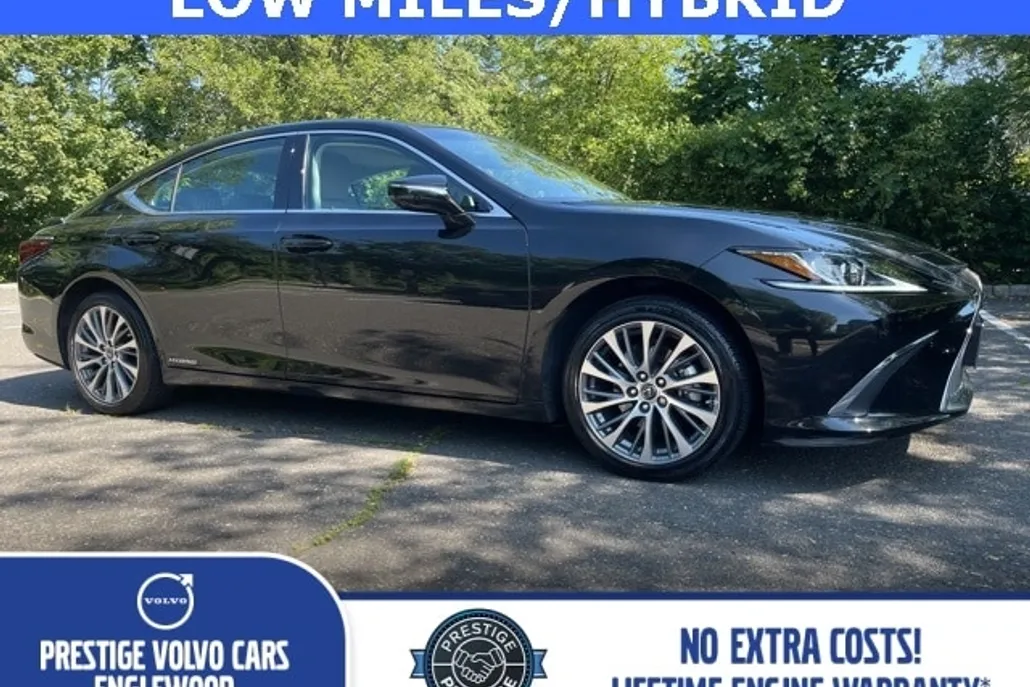 2020 Lexus ES 300h photo 1