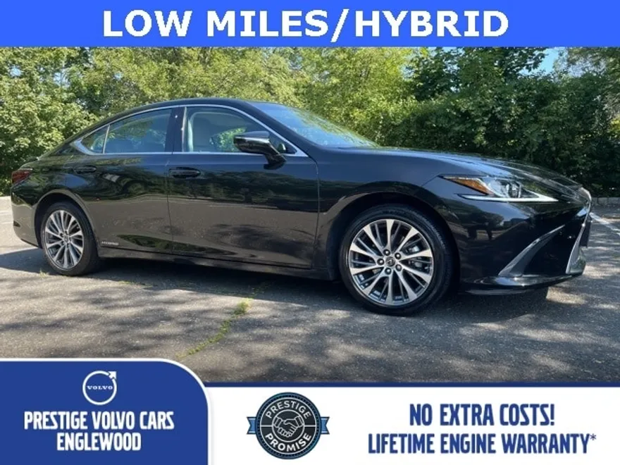 2020 Lexus ES 300h photo 1