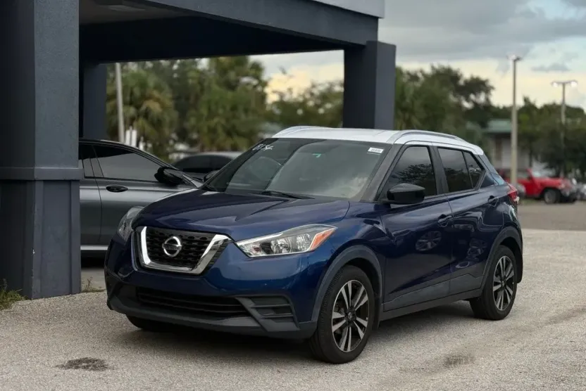 2019 Nissan Kicks SV photo 1
