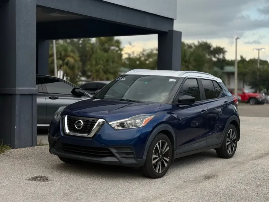 2019 Nissan Kicks SV photo 1