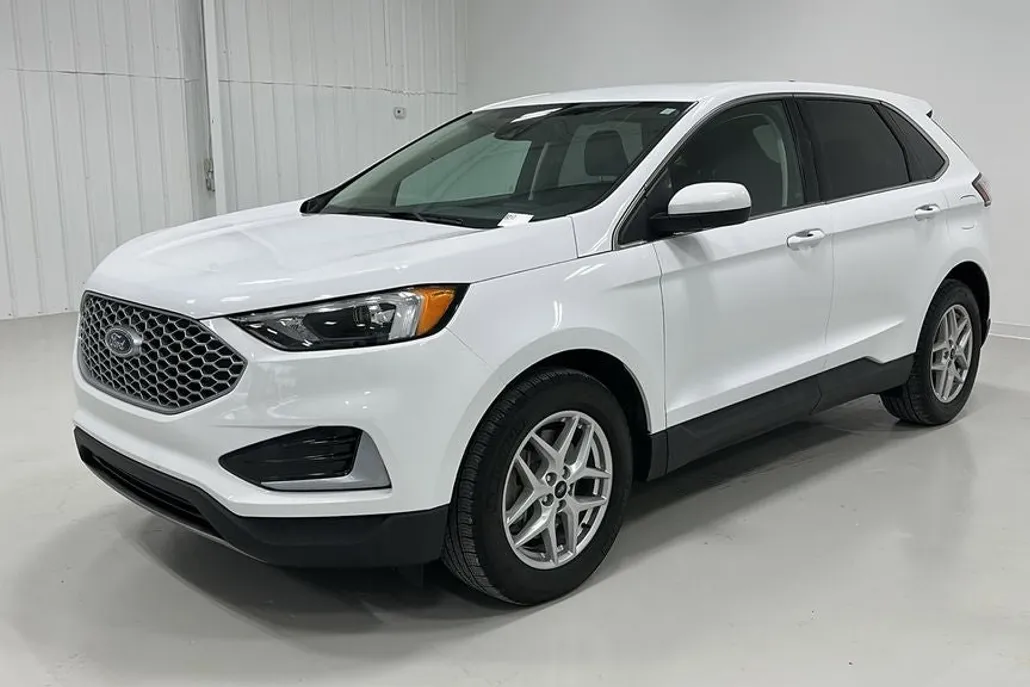2023 Ford Edge SEL photo 1