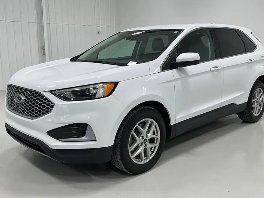 2023 Ford Edge SEL photo 1