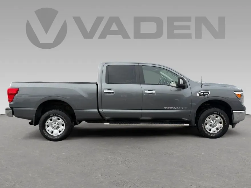 2017 Nissan Titan SV photo 1