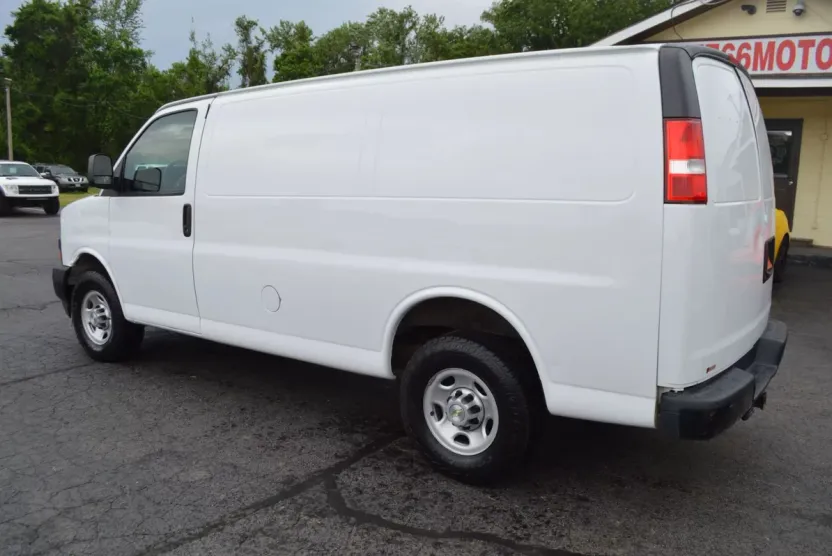 2021 Chevrolet Express 2500 Cargo photo 1