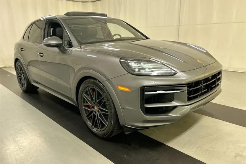 2025 Porsche Cayenne GTS photo 1