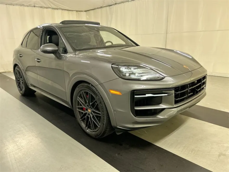 2025 Porsche Cayenne GTS photo 1