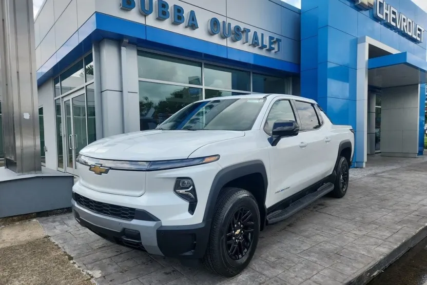 2025 Chevrolet Silverado EV LT photo 1