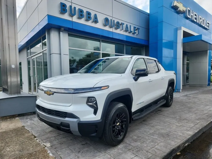 2025 Chevrolet Silverado EV LT photo 1