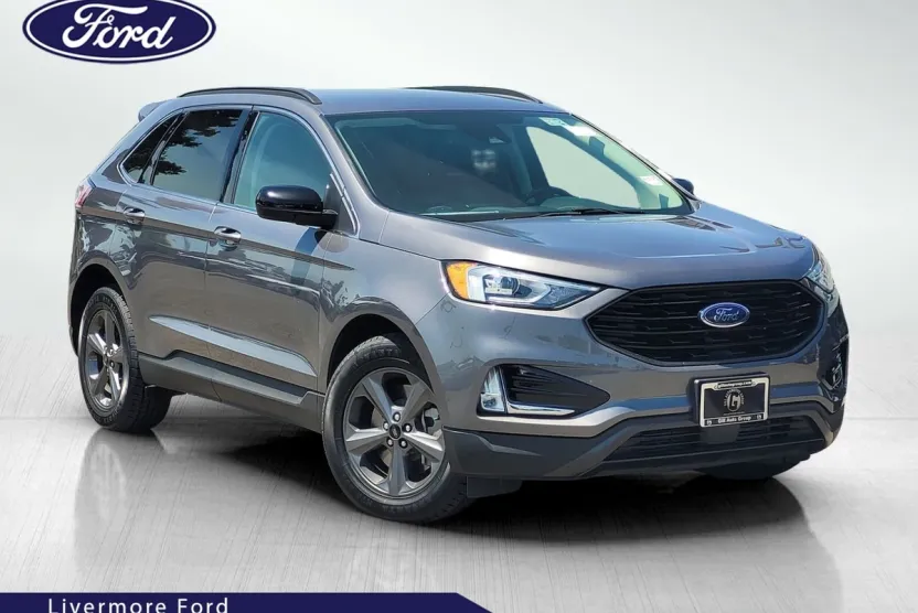 2022 Ford Edge SEL photo 1