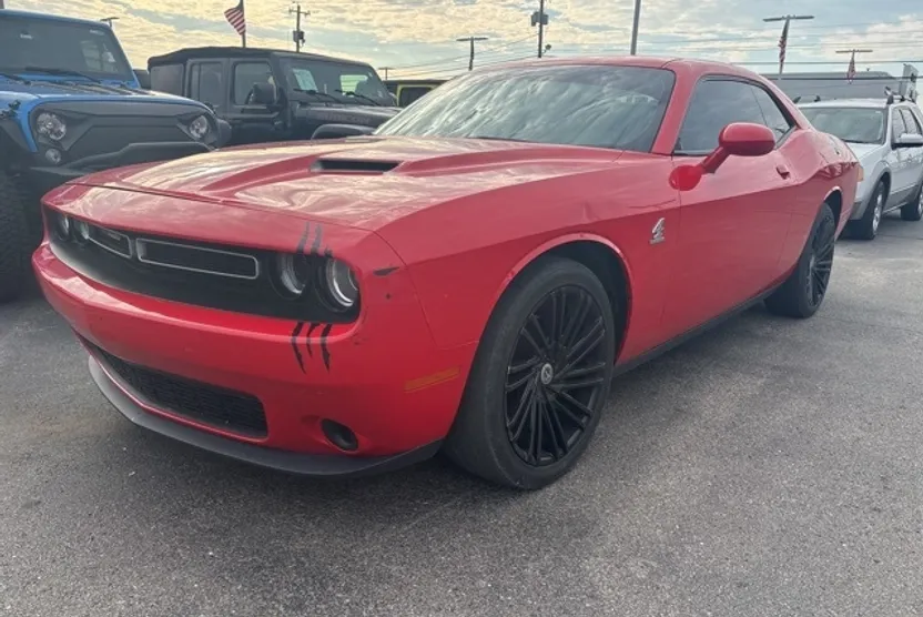 2016 Dodge Challenger SXT photo 1