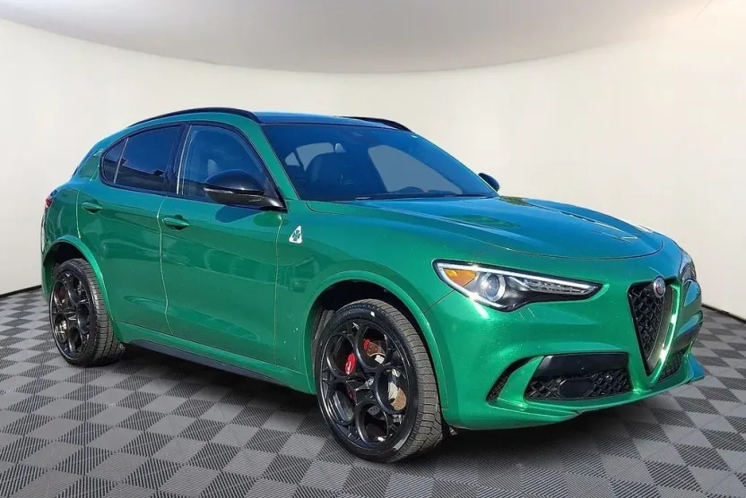 2022 Alfa Romeo Stelvio Quadrifoglio photo 1