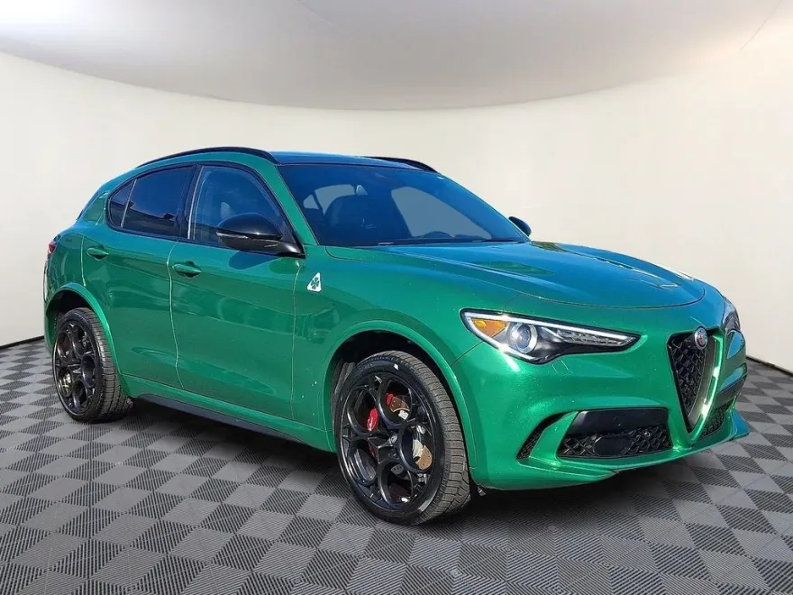 2022 Alfa Romeo Stelvio Quadrifoglio photo 1