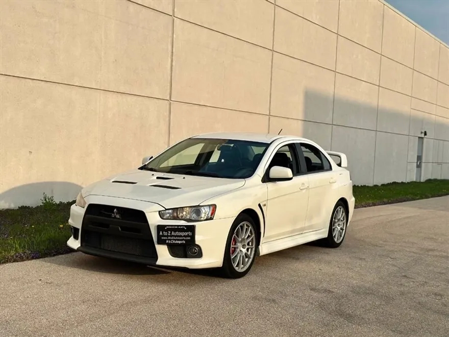 2010 Mitsubishi Lancer Evolution GSR photo 2