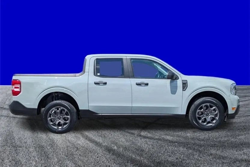 2024 Ford Maverick XLT photo 1