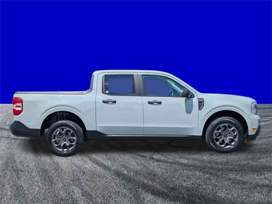 2024 Ford Maverick XLT photo 1