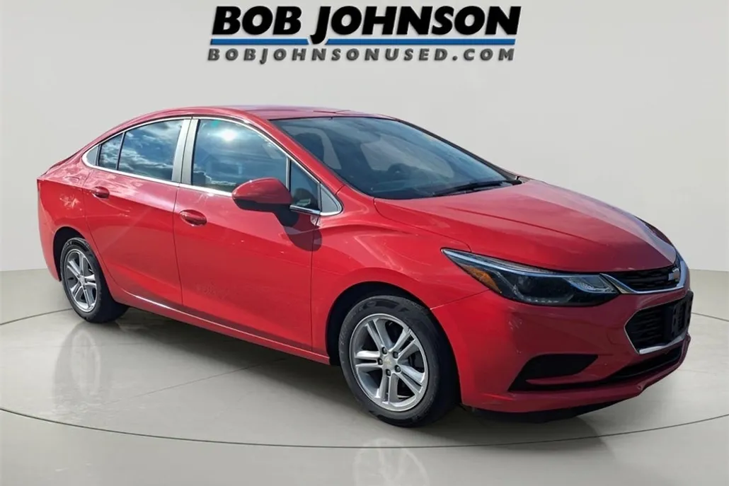 2016 Chevrolet Cruze LT photo 1