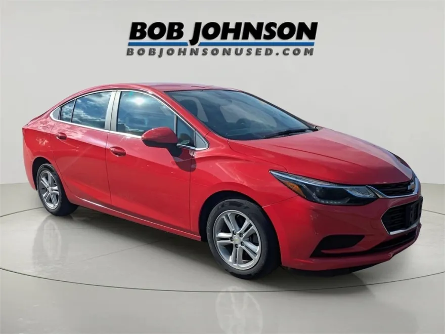 2016 Chevrolet Cruze LT photo 1