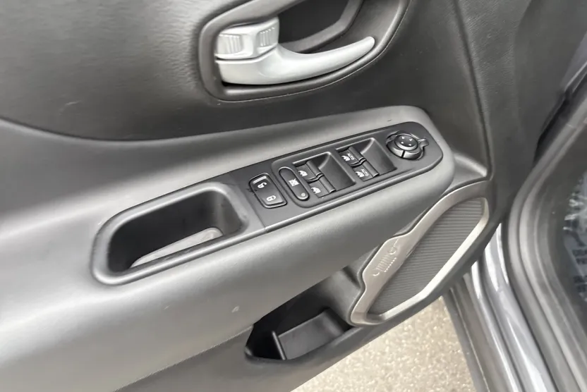 2023 Jeep Renegade Latitude Upland photo 1