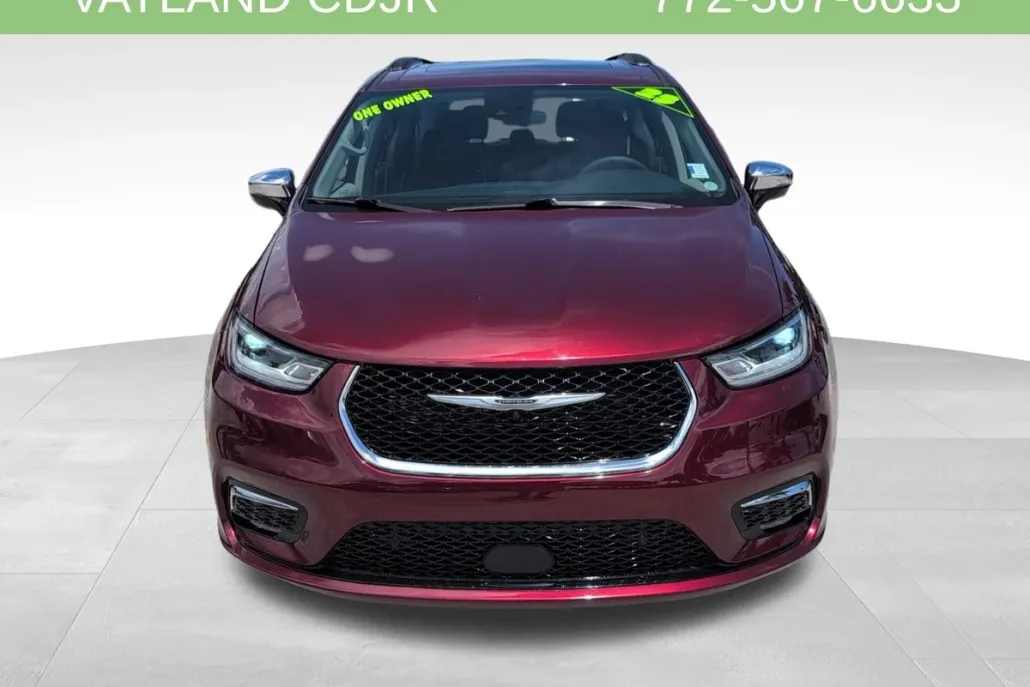2023 Chrysler Pacifica Limited photo 1