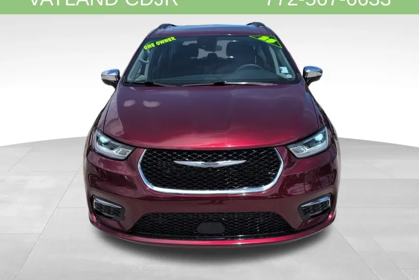 2023 Chrysler Pacifica Limited photo 1