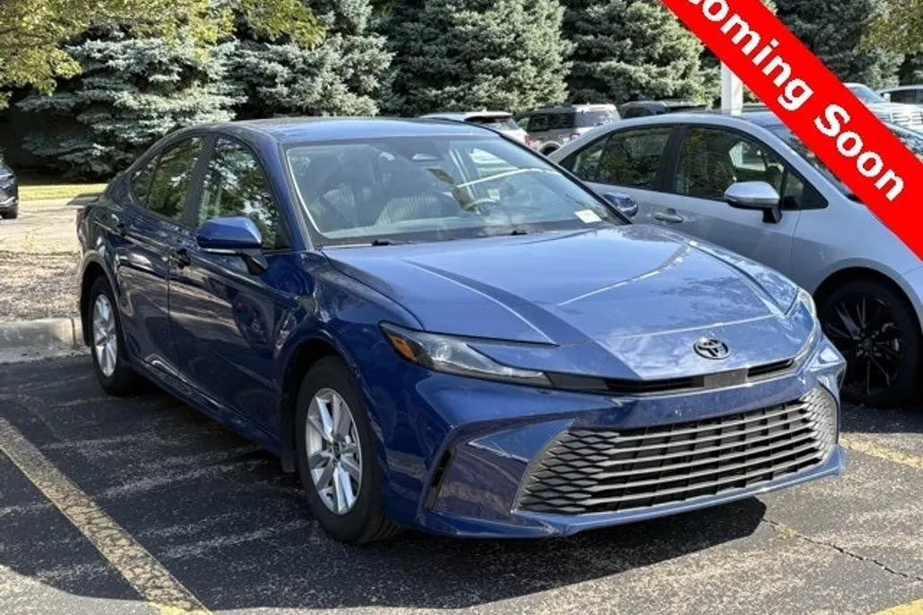 2025 Toyota Camry LE photo 1
