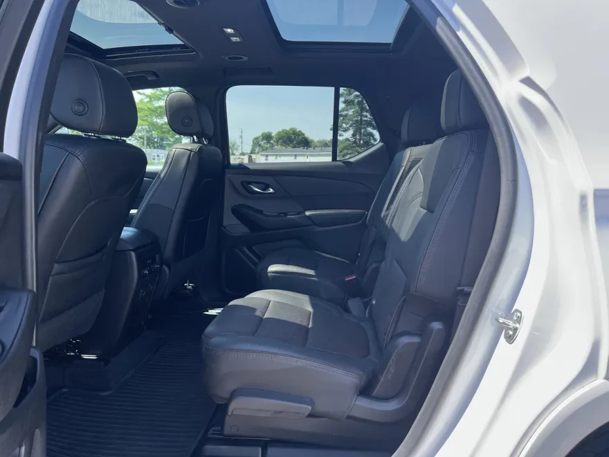 2022 Chevrolet Traverse High Country photo 1
