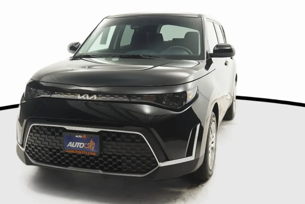 2025 Kia Soul LX photo 1