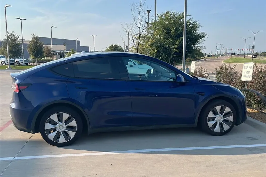 2023 Tesla Model Y Long Range photo 1