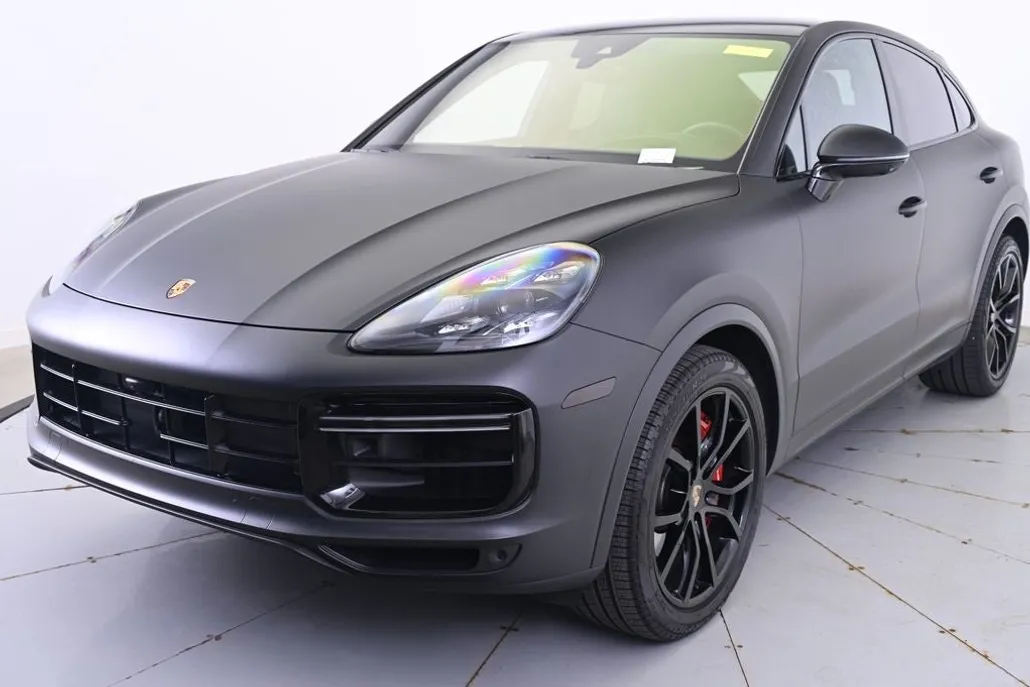 2023 Porsche Cayenne Coupe Turbo photo 1
