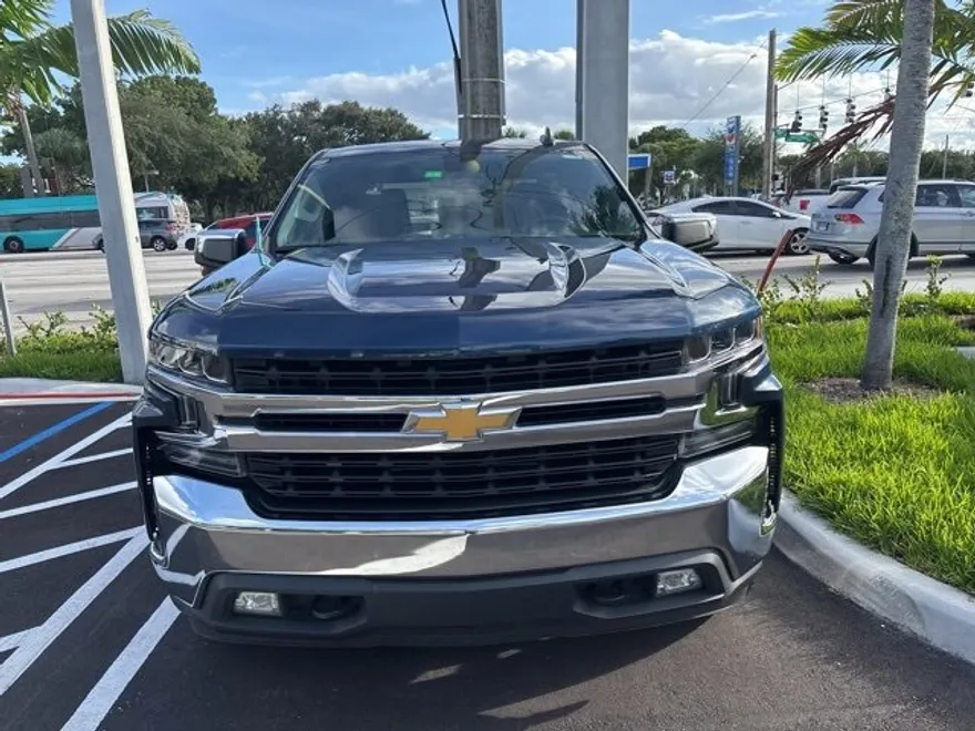 2022 Chevrolet Silverado 1500 LT photo 1