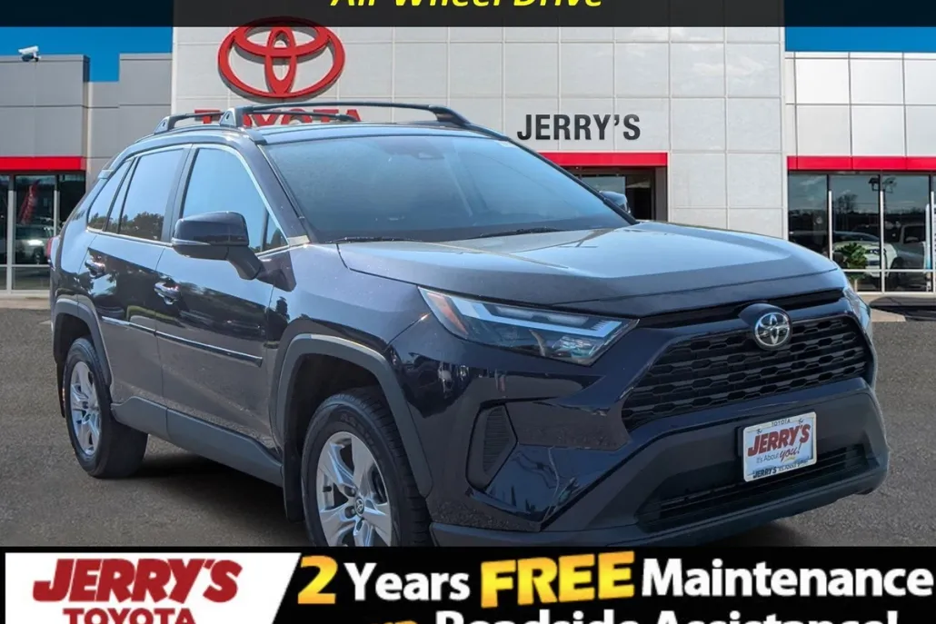 2023 Toyota RAV4 XLE photo 1