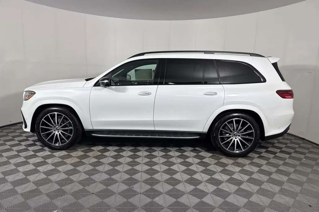 2026 Mercedes Benz GLS 580 4MATIC photo 1