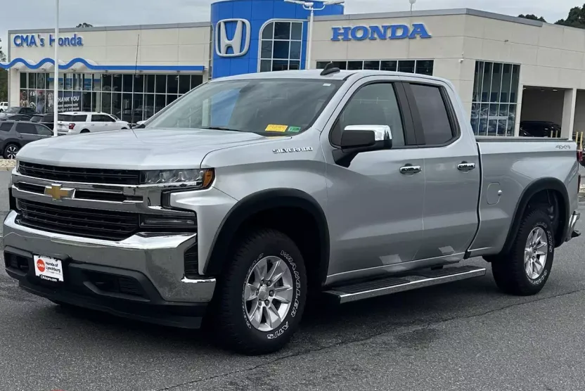 2020 Chevrolet Silverado 1500 LT photo 1