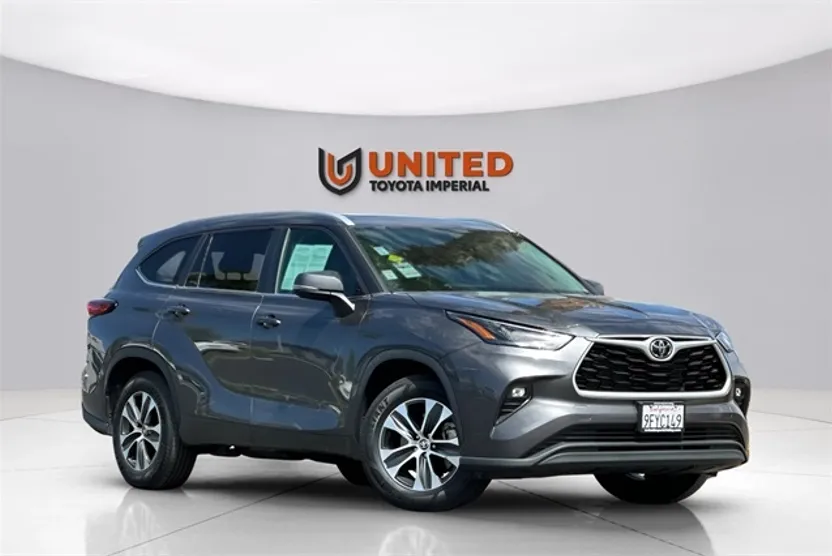 2023 Toyota Highlander XLE photo 1