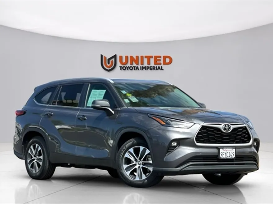 2023 Toyota Highlander XLE photo 1