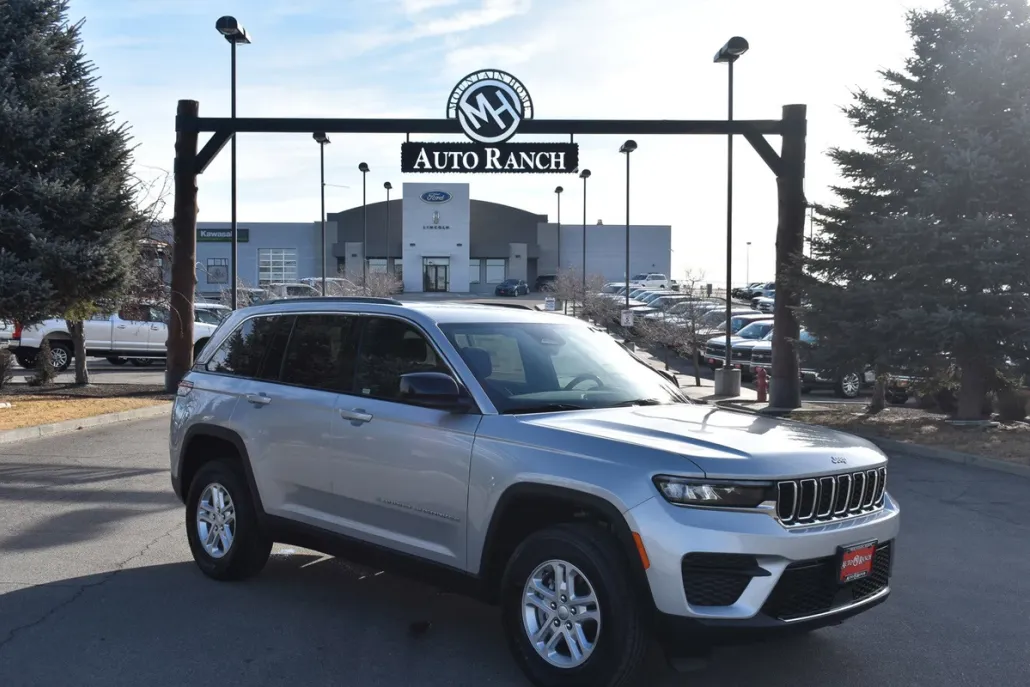2025 Jeep Grand Cherokee Laredo photo 1