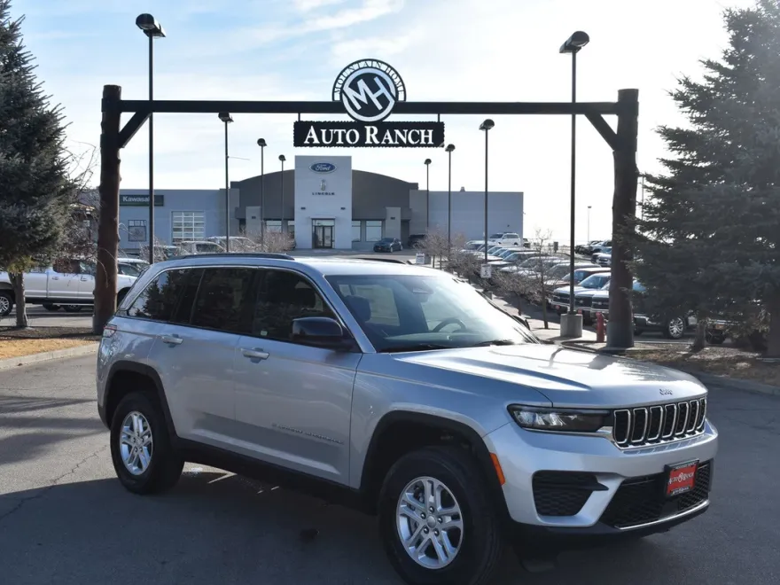 2025 Jeep Grand Cherokee Laredo photo 1