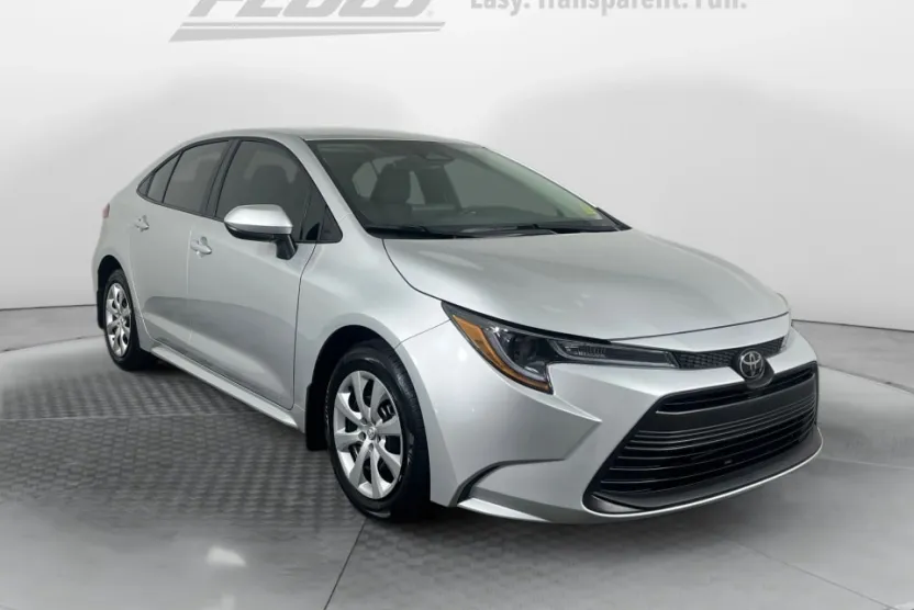 2025 Toyota Corolla LE photo 1