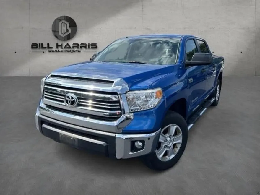 2017 Toyota Tundra SR5 CrewMax photo 1