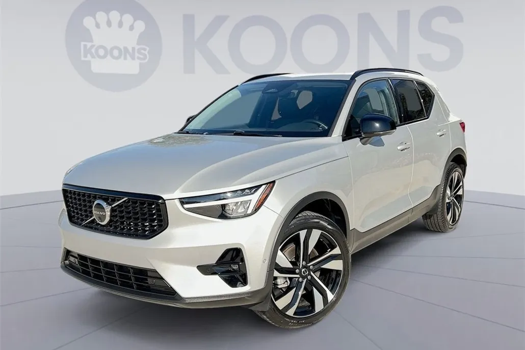 2025 Volvo XC40 Plus photo 1