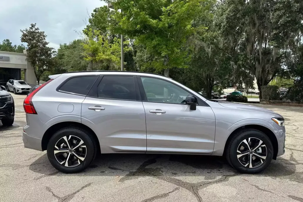 2026 Volvo XC60 Core photo 1