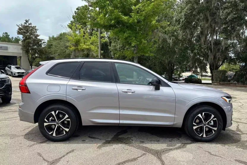 2026 Volvo XC60 Core photo 1
