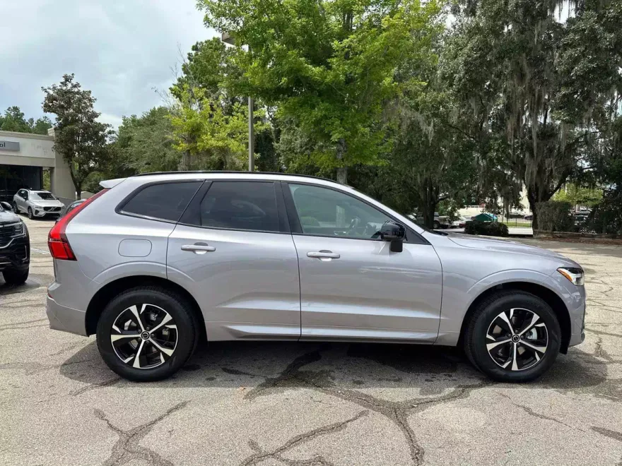 2026 Volvo XC60 Core photo 1
