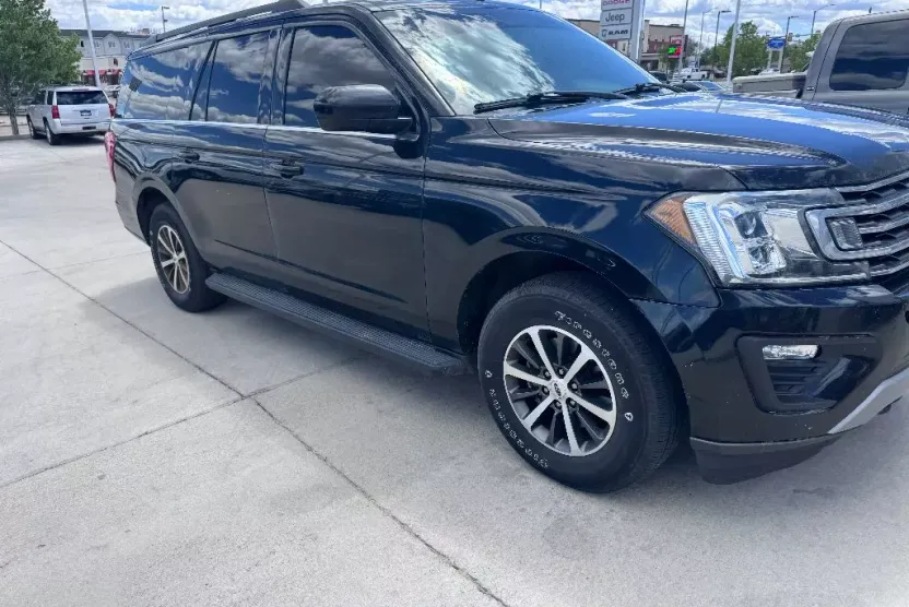 2019 Ford Expedition MAX XLT photo 1