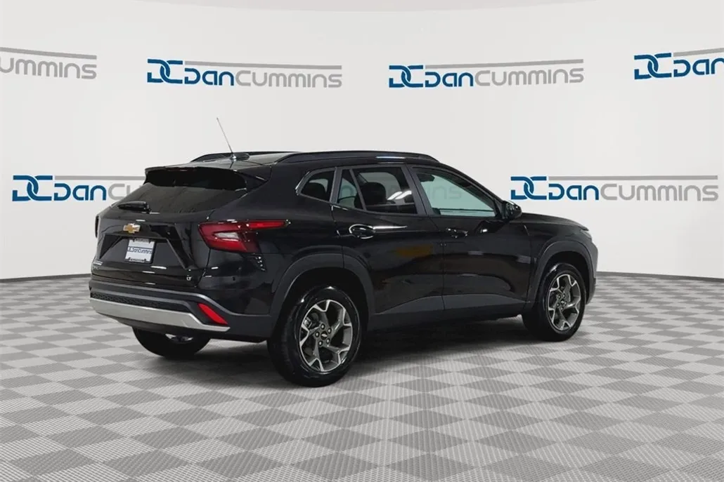 2026 Chevrolet Trax LT photo 1