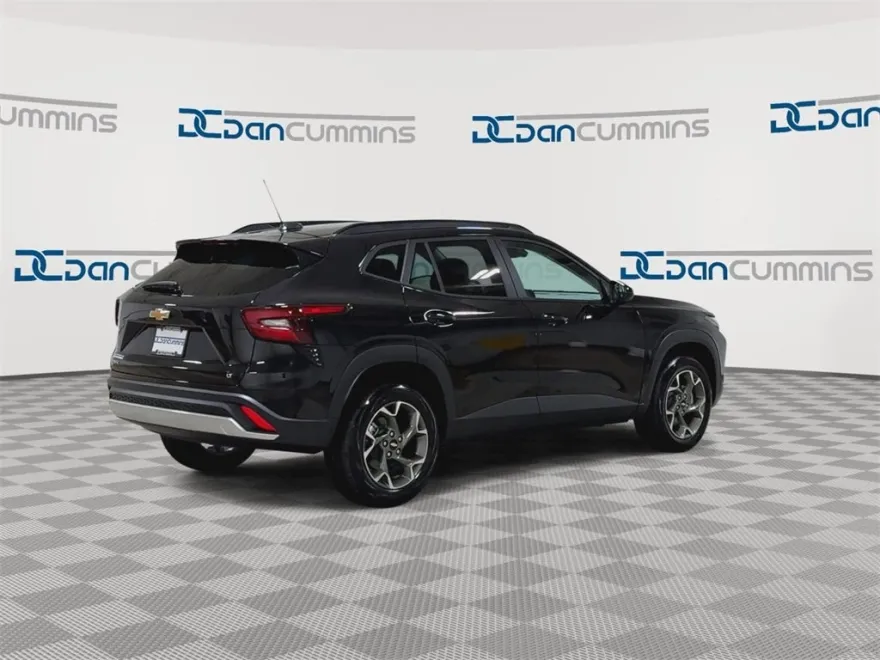 2026 Chevrolet Trax LT photo 1