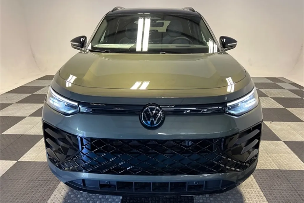 2025 Volkswagen Tiguan SE R-Line Black photo 1