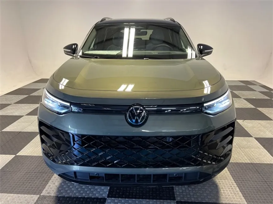 2025 Volkswagen Tiguan SE R-Line Black photo 1