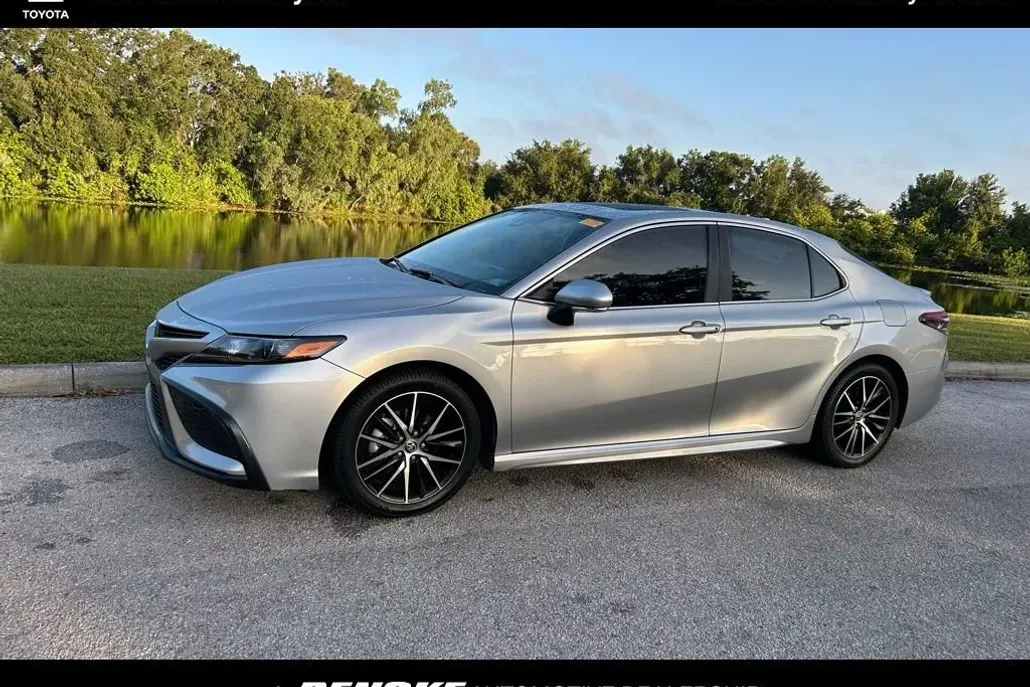 2023 Toyota Camry SE photo 1