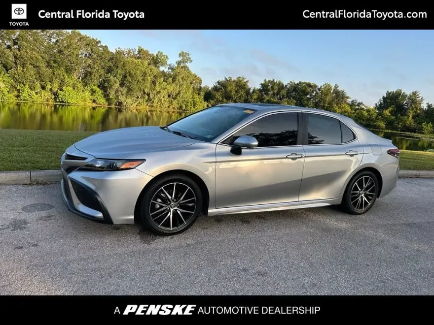 2023 Toyota Camry SE photo 1